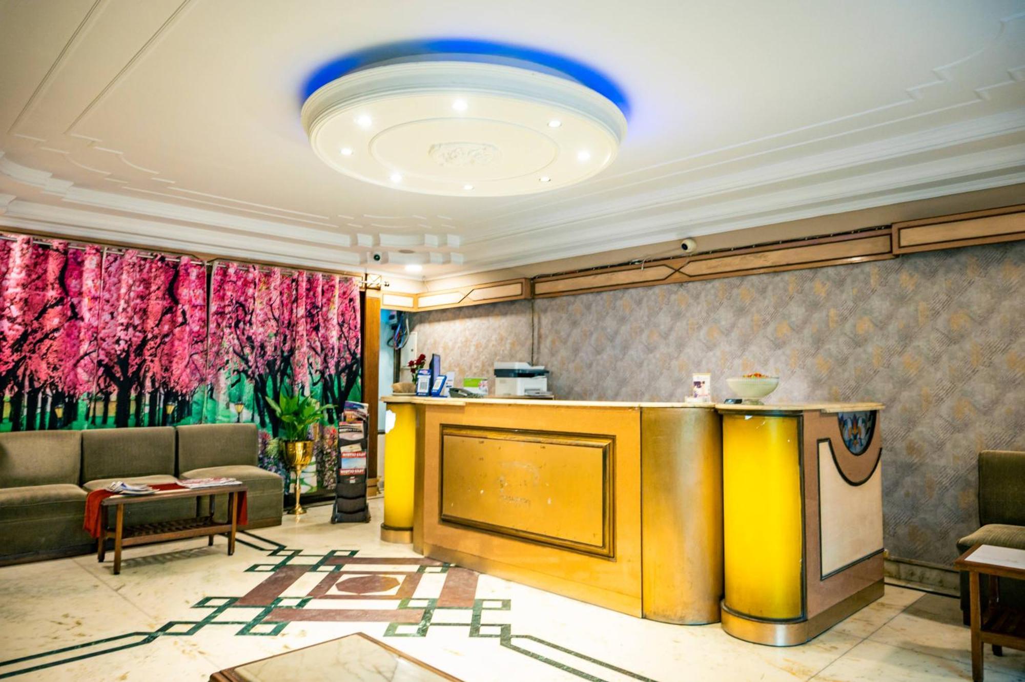 Pallavi International Hotel Колката Екстериор снимка